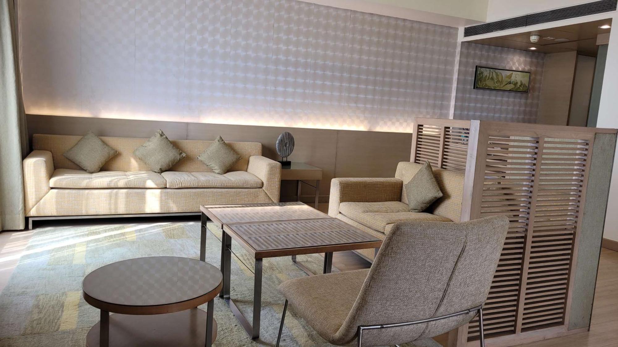 大诺伊达区丽笙酒店 外观 照片 The interior of the lounge