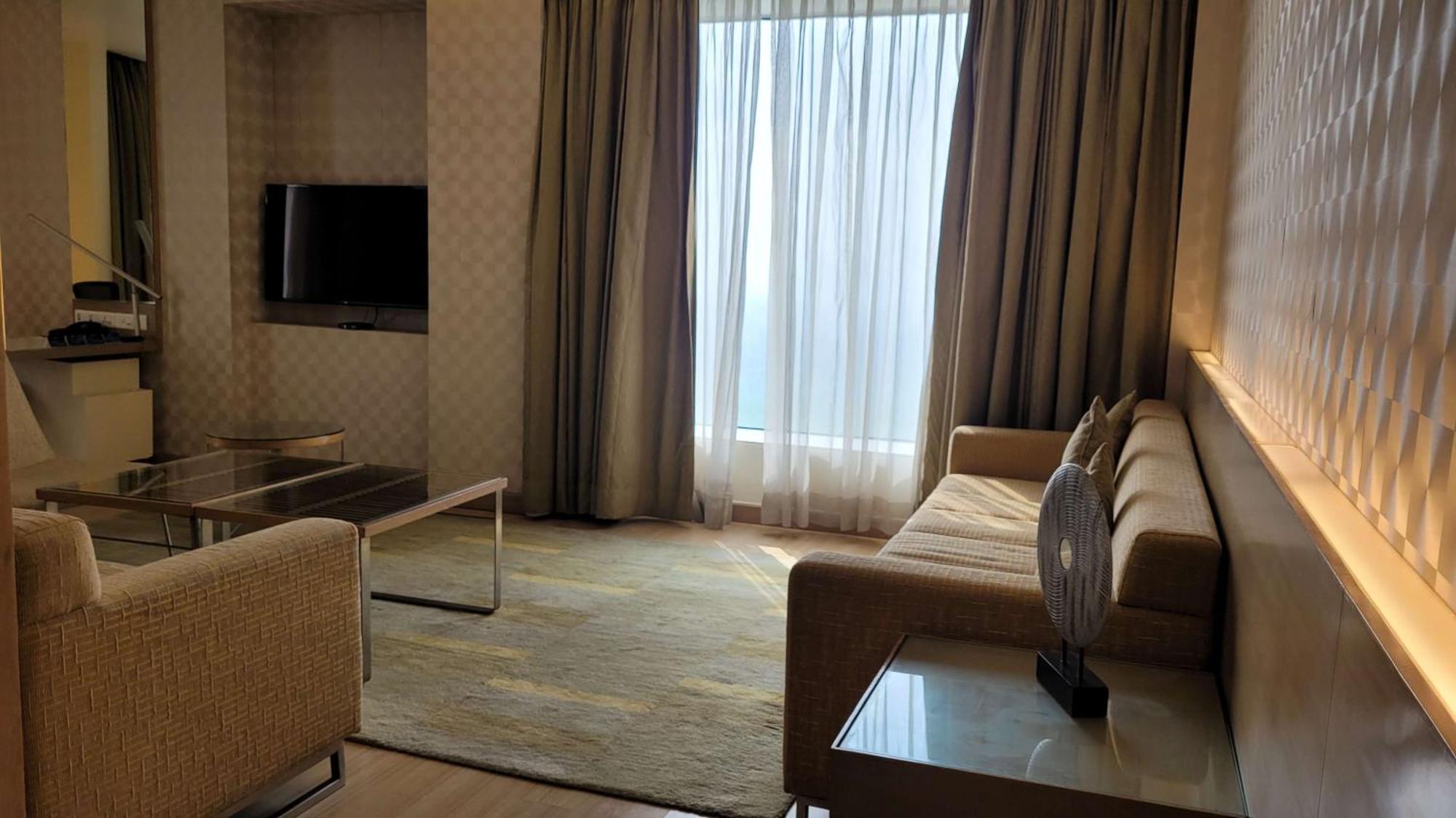 大诺伊达区丽笙酒店 外观 照片 Living room of a suite at the Taj Mahal Palace, Mumbai