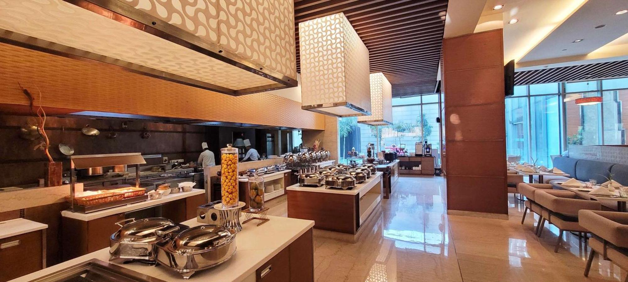 大诺伊达区丽笙酒店 外观 照片 The buffet at the hotel
