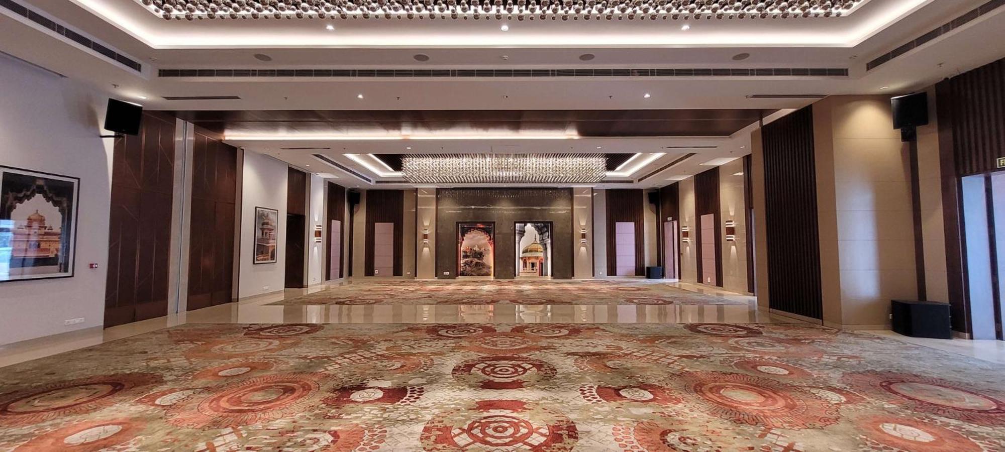 大诺伊达区丽笙酒店 外观 照片 The lobby of the hotel