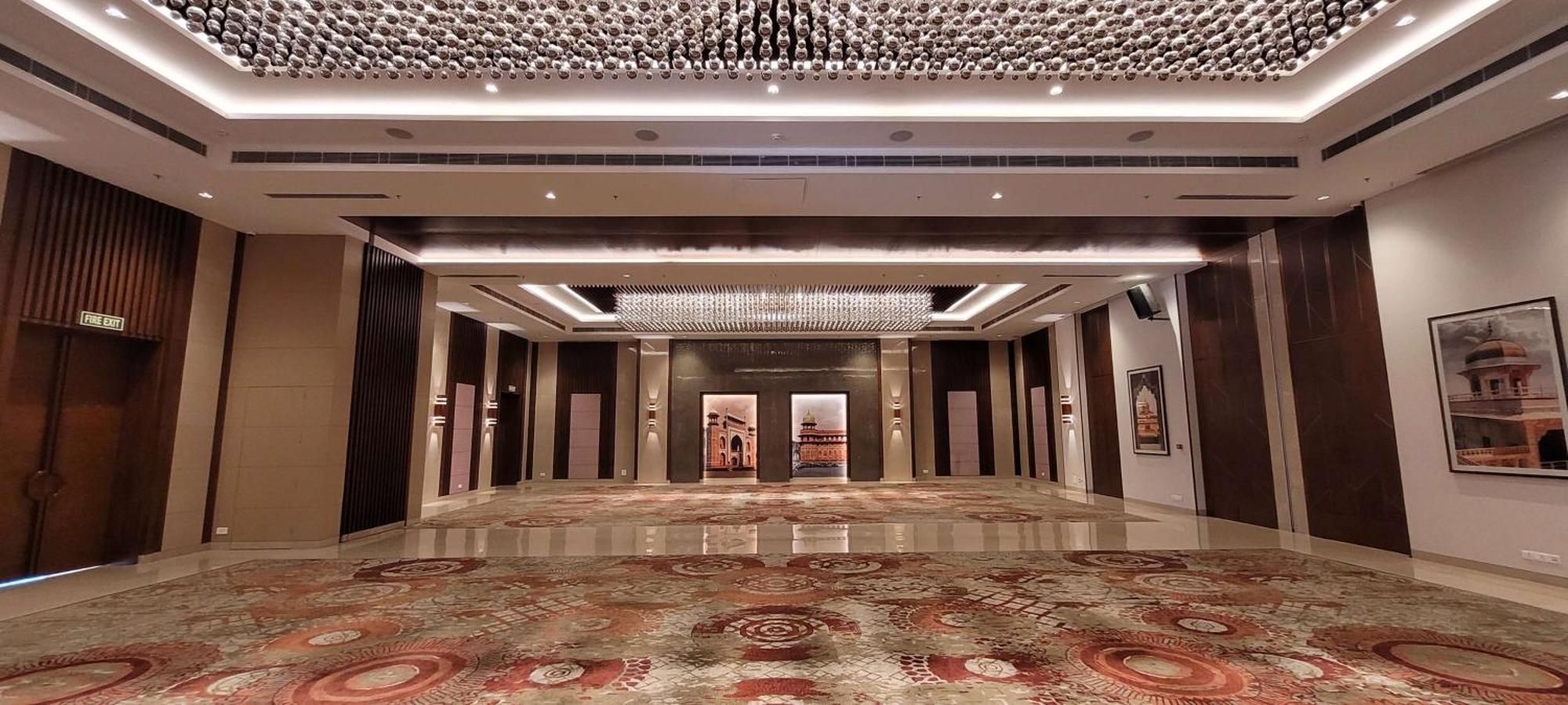 大诺伊达区丽笙酒店 外观 照片 The lobby of the hotel