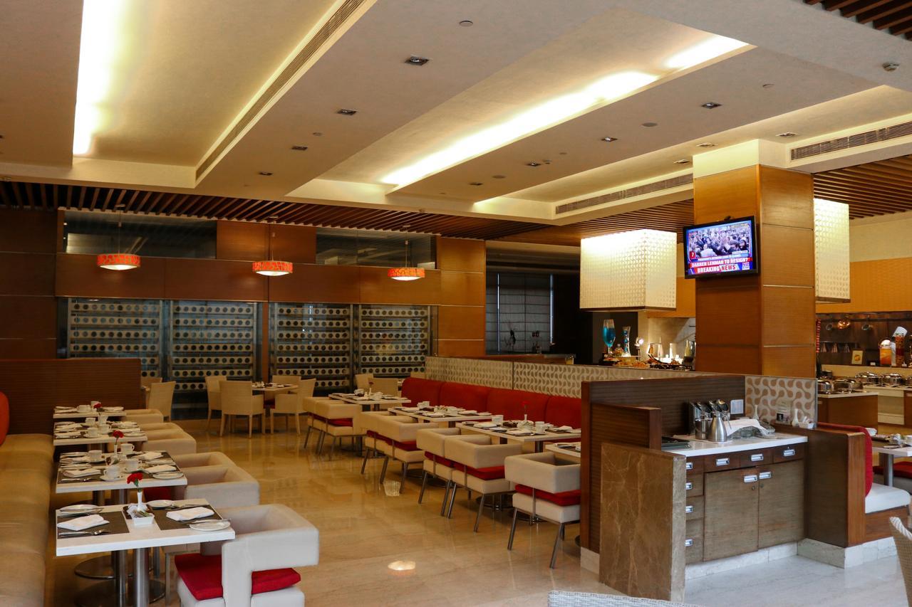 大诺伊达区丽笙酒店 外观 照片 The interior of a typical buffet restaurant