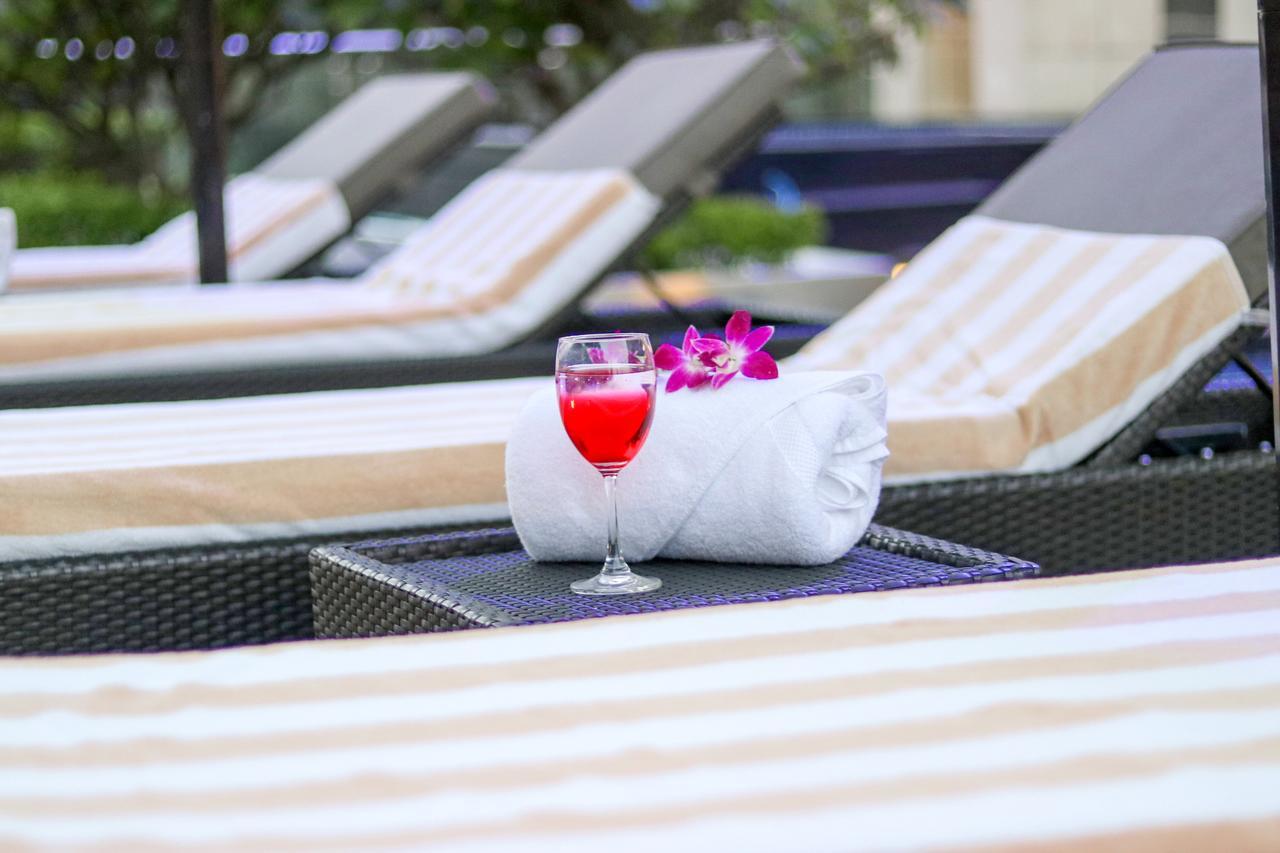 大诺伊达区丽笙酒店 外观 照片 Poolside at the hotel