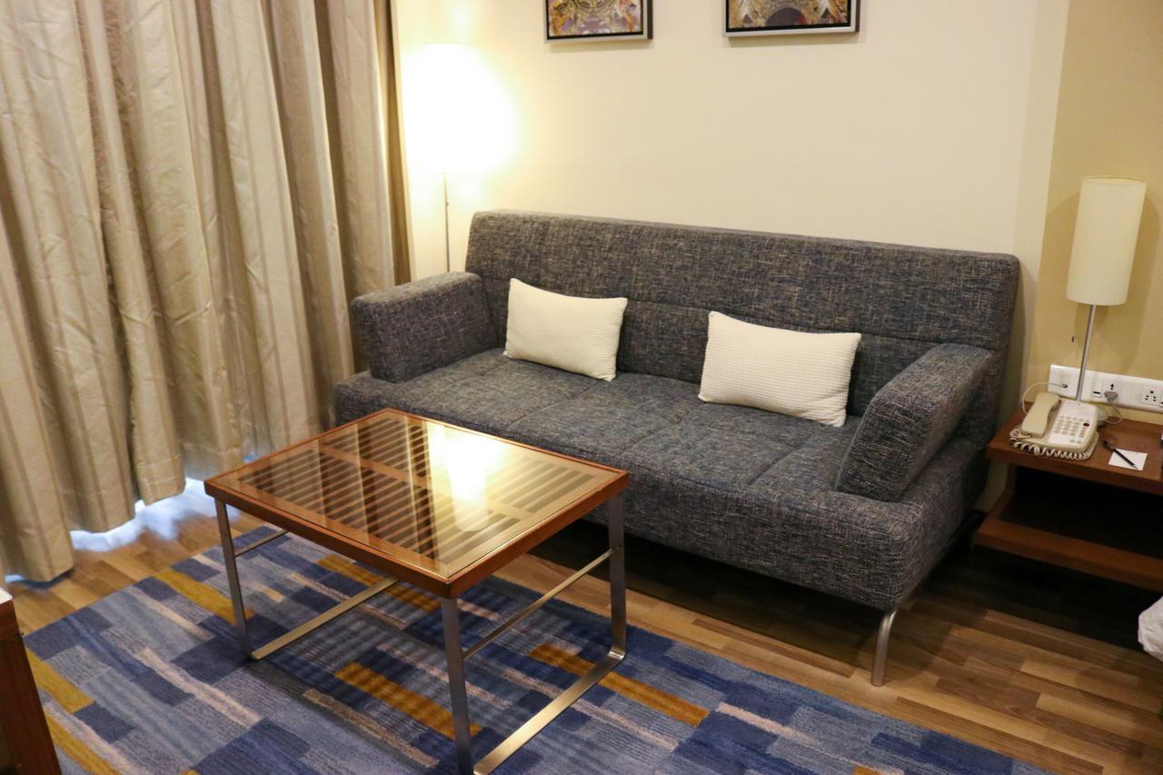 大诺伊达区丽笙酒店 外观 照片 A sofa