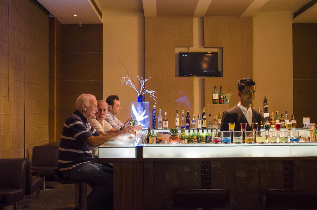 大诺伊达区丽笙酒店 外观 照片 A bar in a hotel